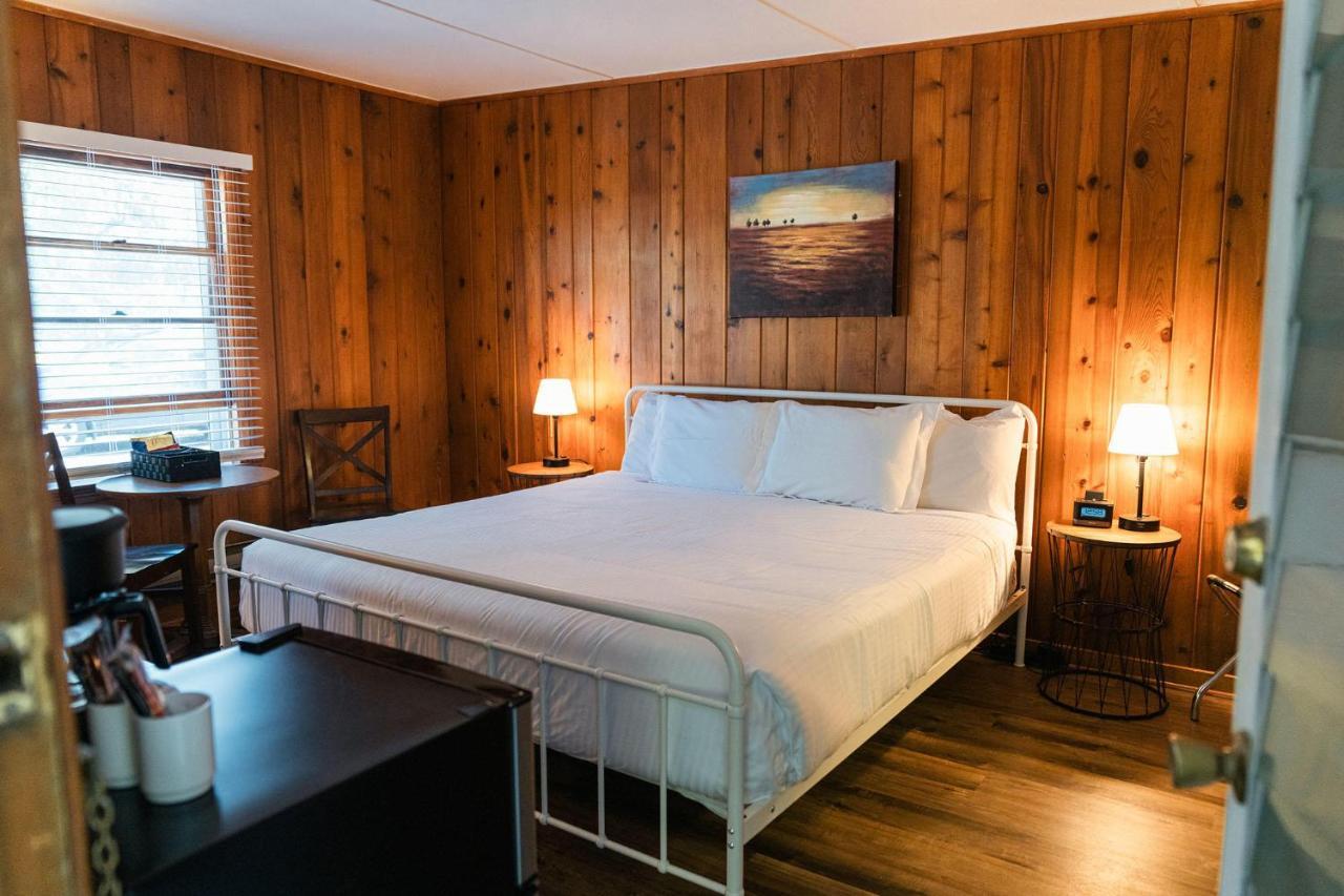 Whispering Winds Motel Аубурн Экстерьер фото
